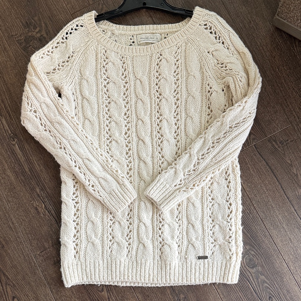 Abercrombie & Fitch Cream Cable Stitch Scoop-Neck Sweater Large